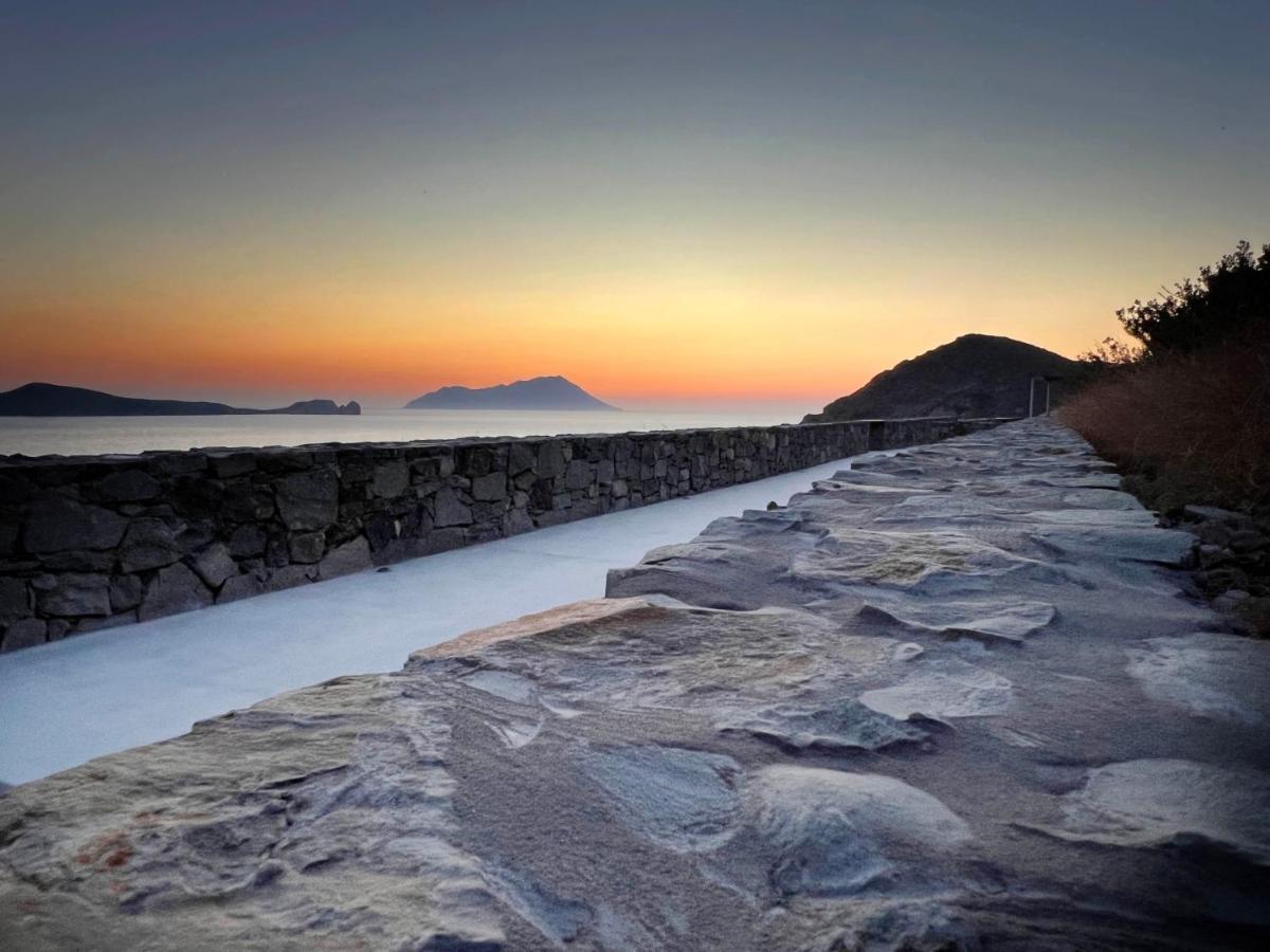 Echoes Milos Plaka  外观 照片