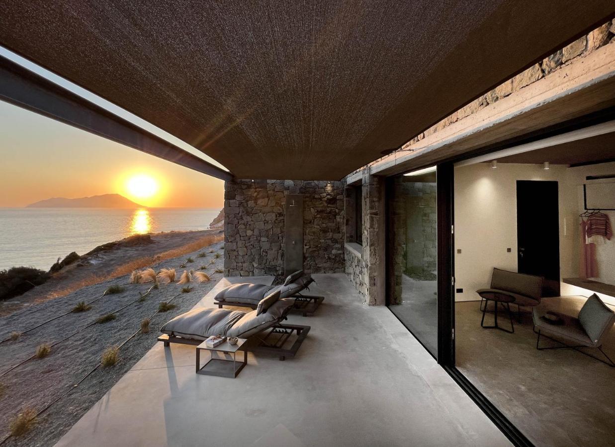 Echoes Milos Plaka  外观 照片