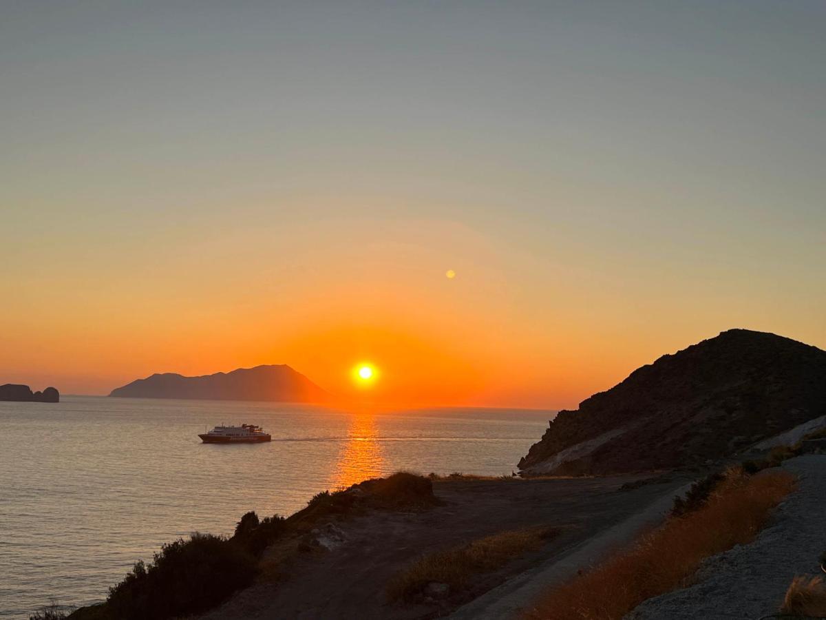 Echoes Milos Plaka  外观 照片